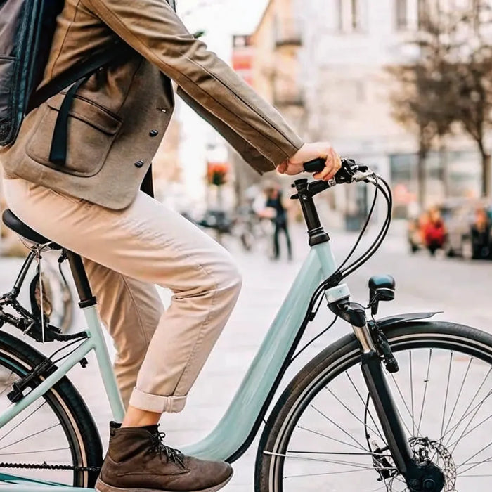A city rider commutes on a beginner-friendly torque sensing ebike.
