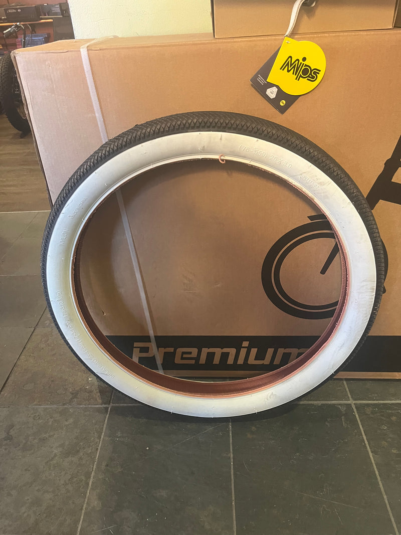 Tire Cruiser 26 x 3.0 White Wall Magnum Pilot Tire road tread